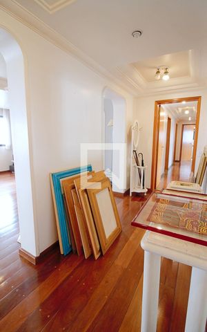 Apartamento à venda com 198m², 4 quartos e 4 vagas Apartamento à venda com 198m², 4 quartos e 4 vagasCorredor