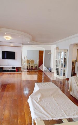 Apartamento à venda com 198m², 4 quartos e 4 vagas Apartamento à venda com 198m², 4 quartos e 4 vagasSala