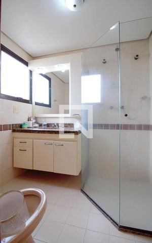 Apartamento à venda com 198m², 4 quartos e 4 vagas Apartamento à venda com 198m², 4 quartos e 4 vagasBanheiro da Suíte 1
