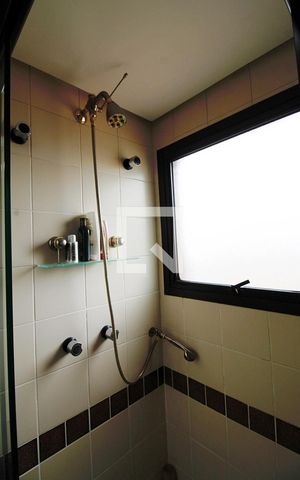 Apartamento à venda com 198m², 4 quartos e 4 vagas Apartamento à venda com 198m², 4 quartos e 4 vagasBanheiro da Suíte 2
