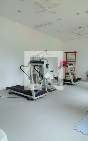 Apartamento à venda com 198m², 4 quartos e 4 vagas Apartamento à venda com 198m², 4 quartos e 4 vagasÁrea comum - Academia