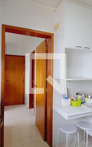 Apartamento à venda com 198m², 4 quartos e 4 vagas Apartamento à venda com 198m², 4 quartos e 4 vagasCozinha