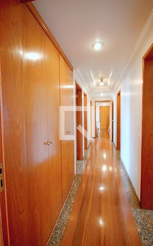 Apartamento à venda com 198m², 4 quartos e 4 vagas Apartamento à venda com 198m², 4 quartos e 4 vagasSuíte 3