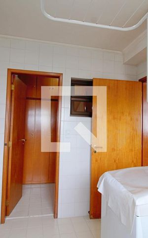 Apartamento à venda com 198m², 4 quartos e 4 vagas Apartamento à venda com 198m², 4 quartos e 4 vagasÁrea de Serviço