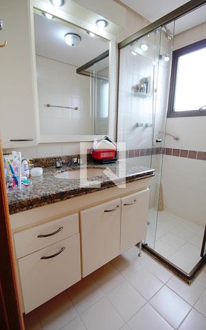 Apartamento à venda com 198m², 4 quartos e 4 vagas Apartamento à venda com 198m², 4 quartos e 4 vagasBanheiro da Suíte 2