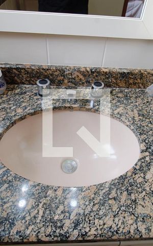 Apartamento à venda com 198m², 4 quartos e 4 vagas Apartamento à venda com 198m², 4 quartos e 4 vagasBanheiro da Suíte 1