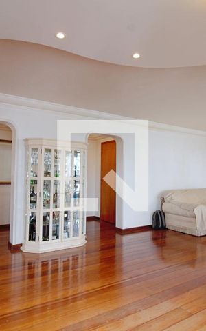 Apartamento à venda com 198m², 4 quartos e 4 vagas Apartamento à venda com 198m², 4 quartos e 4 vagasSala