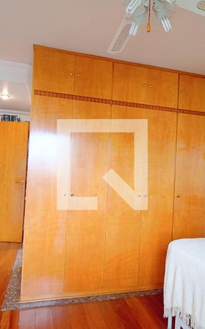 Apartamento à venda com 198m², 4 quartos e 4 vagas Apartamento à venda com 198m², 4 quartos e 4 vagasSuíte 2