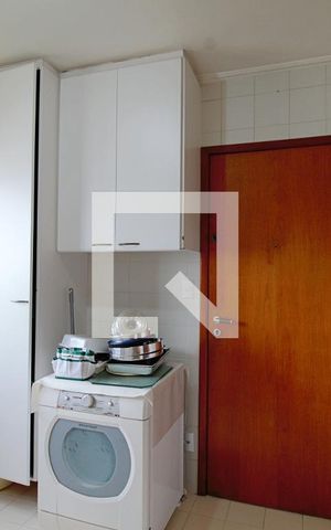 Apartamento à venda com 198m², 4 quartos e 4 vagas Apartamento à venda com 198m², 4 quartos e 4 vagasÁrea de Serviço