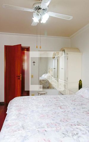 Apartamento à venda com 198m², 4 quartos e 4 vagas Apartamento à venda com 198m², 4 quartos e 4 vagasSuíte 3