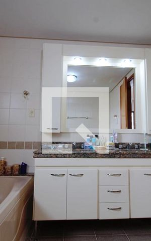 Apartamento à venda com 198m², 4 quartos e 4 vagas Apartamento à venda com 198m², 4 quartos e 4 vagasBanheiro da Suíte 3