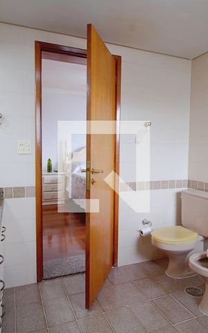 Apartamento à venda com 198m², 4 quartos e 4 vagas Apartamento à venda com 198m², 4 quartos e 4 vagasBanheiro da Suíte 3