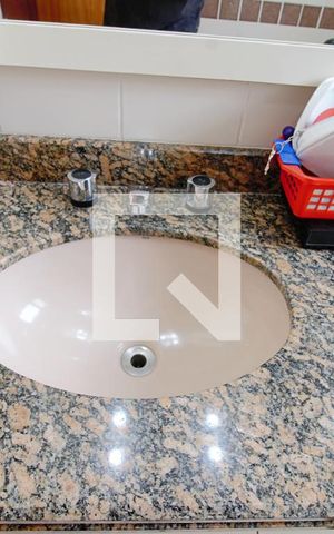 Apartamento à venda com 198m², 4 quartos e 4 vagas Apartamento à venda com 198m², 4 quartos e 4 vagasBanheiro da Suíte 2