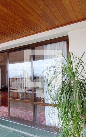 Apartamento à venda com 198m², 4 quartos e 4 vagas Apartamento à venda com 198m², 4 quartos e 4 vagasVaranda da Sala