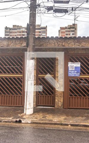 Casa à venda com 184m², 3 quartos e 3 vagas Casa à venda com 184m², 3 quartos e 3 vagasFachada