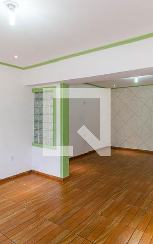 Casa à venda com 100m², 2 quartos e 2 vagas Casa à venda com 100m², 2 quartos e 2 vagasSala