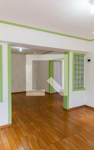 Casa à venda com 100m², 2 quartos e 2 vagas Casa à venda com 100m², 2 quartos e 2 vagasSala