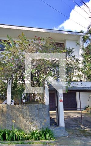 Casa para alugar com 274m², 4 quartos e 4 vagas Casa para alugar com 274m², 4 quartos e 4 vagasFachada