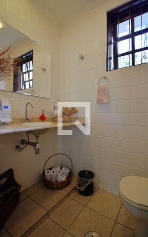 Casa para alugar com 274m², 4 quartos e 4 vagas Casa para alugar com 274m², 4 quartos e 4 vagasLavabo