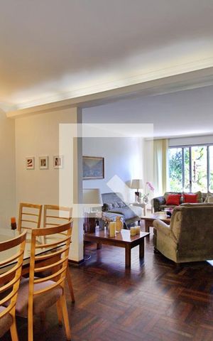 Casa para alugar com 274m², 4 quartos e 4 vagas Casa para alugar com 274m², 4 quartos e 4 vagasSala