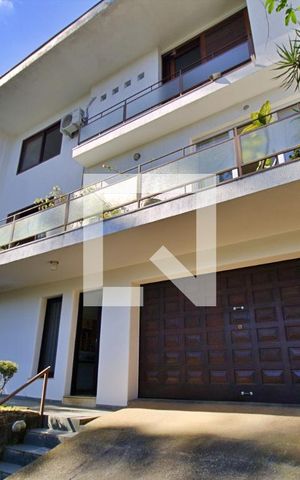 Casa para alugar com 274m², 4 quartos e 4 vagas Casa para alugar com 274m², 4 quartos e 4 vagasEntrada