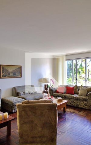 Casa para alugar com 274m², 4 quartos e 4 vagas Casa para alugar com 274m², 4 quartos e 4 vagasSala