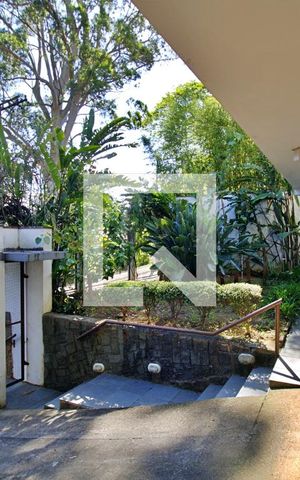Casa para alugar com 274m², 4 quartos e 4 vagas Casa para alugar com 274m², 4 quartos e 4 vagasÁrea Externa