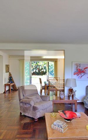 Casa para alugar com 274m², 4 quartos e 4 vagas Casa para alugar com 274m², 4 quartos e 4 vagasSala