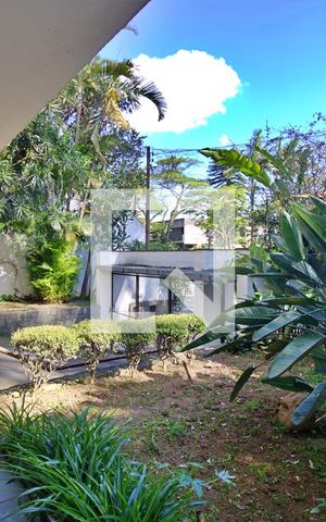Casa para alugar com 274m², 4 quartos e 4 vagas Casa para alugar com 274m², 4 quartos e 4 vagasÁrea Externa