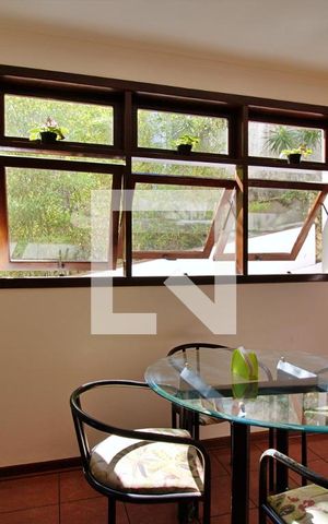 Casa para alugar com 274m², 4 quartos e 4 vagas Casa para alugar com 274m², 4 quartos e 4 vagasCozinha