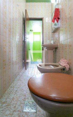 Casa à venda com 58m², 2 quartos e 1 vaga Casa à venda com 58m², 2 quartos e 1 vagaBanheiro