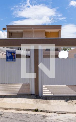 Casa à venda com 160m², 3 quartos e 2 vagas Casa à venda com 160m², 3 quartos e 2 vagasFachada