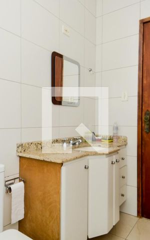 Casa para alugar com 280m², 3 quartos e 6 vagasBanheiro Social 1