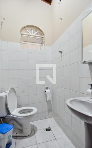 Casa para alugar com 280m², 3 quartos e 6 vagasBanheiro de Serviço