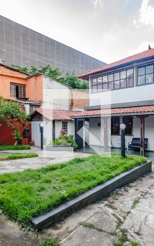 Casa à venda com 360m², 3 quartos e 2 vagas Casa à venda com 360m², 3 quartos e 2 vagasVaranda da Sala -Quintal