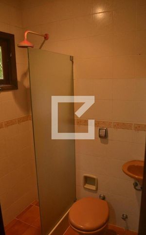Casa de condomínio à venda com 350m², 5 quartos e 3 vagasBanheiro de serviço