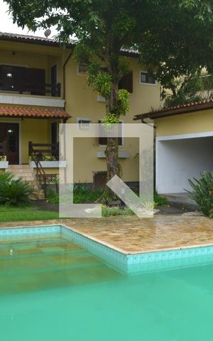 Casa de condomínio à venda com 350m², 5 quartos e 3 vagasFachada de Fundos do Imóvel