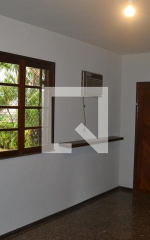Casa de condomínio à venda com 350m², 5 quartos e 3 vagasEscritório