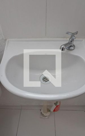 Apartamento à venda com 40m², 2 quartos e sem vaga Apartamento à venda com 40m², 2 quartos e sem vagaBanheiro