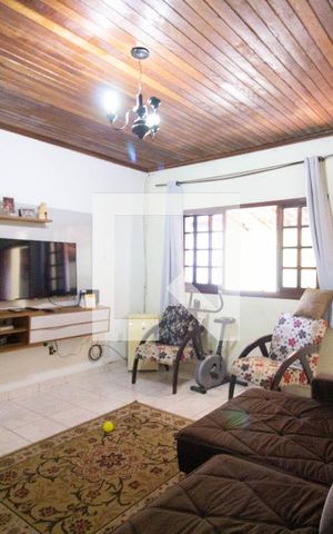 Casa à venda com 310m², 3 quartos e 5 vagas Casa à venda com 310m², 3 quartos e 5 vagasSala