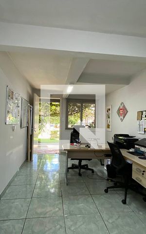Casa à venda com 190m², 2 quartos e 2 vagasEscritório