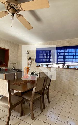 Casa à venda com 190m², 2 quartos e 2 vagasCozinha