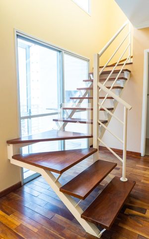 Apartamento para alugar com 78m², 2 quartos e sem vaga Apartamento para alugar com 78m², 2 quartos e sem vagaEscada