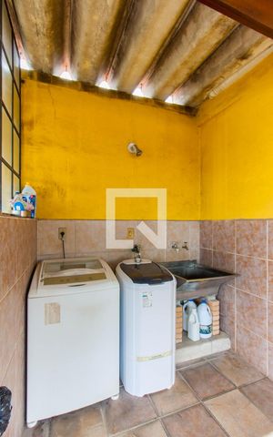 Casa à venda com 240m², 4 quartos e 4 vagas Casa à venda com 240m², 4 quartos e 4 vagasLavanderia