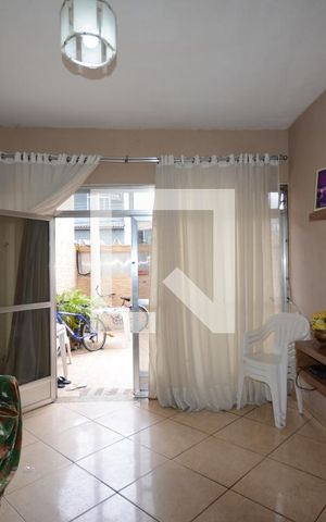Casa à venda com 300m², 4 quartos e 6 vagasSala