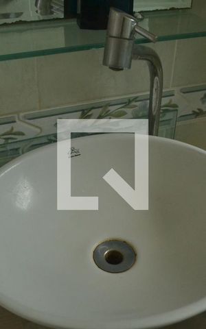 Apartamento para alugar com 78m², 2 quartos e sem vagaBanheiro - torneira