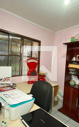 Casa à venda com 140m², 4 quartos e 2 vagasEscritório
