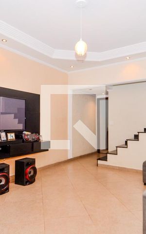 Casa à venda com 130m², 3 quartos e 2 vagasSala