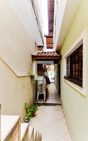 Casa à venda com 130m², 3 quartos e 2 vagasCorredor Lateral
