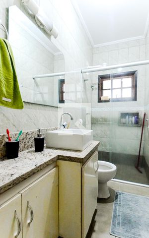 Casa à venda com 130m², 3 quartos e 2 vagasBanheiro Social